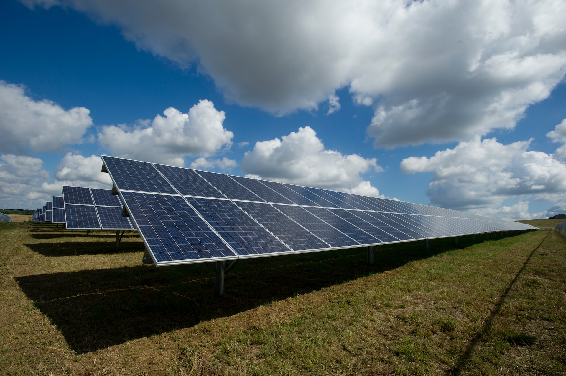 Hur mycket el producerar en solpanel? Du kan tjäna pengar på överskottsel.